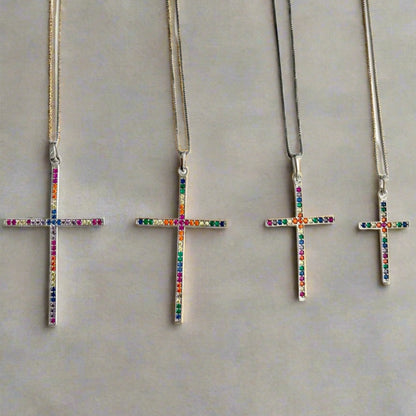 Colección de collares de cruz. Dije de cruz con rodio en cadena de plata para mujer
